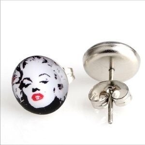 MARILYN MONROE NEW STUD EARRINGS #400